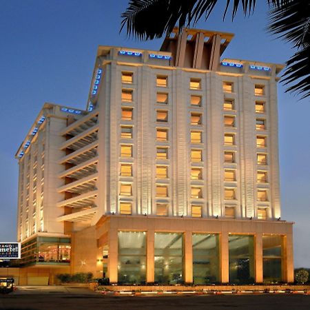 Lemon Tree Premier, Malad, Mumbai Hotel Exterior photo